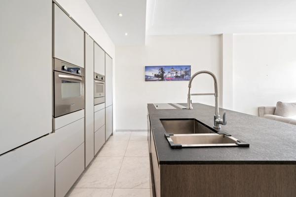 Appartement lumineux, plein centre