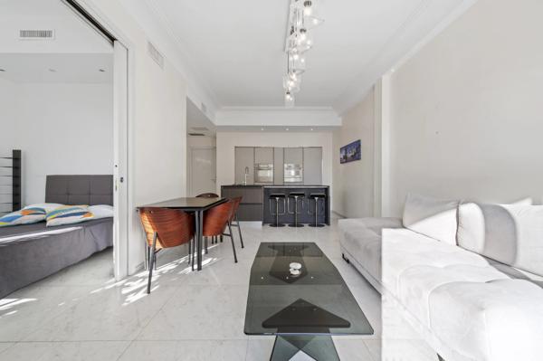 Appartement lumineux, plein centre
