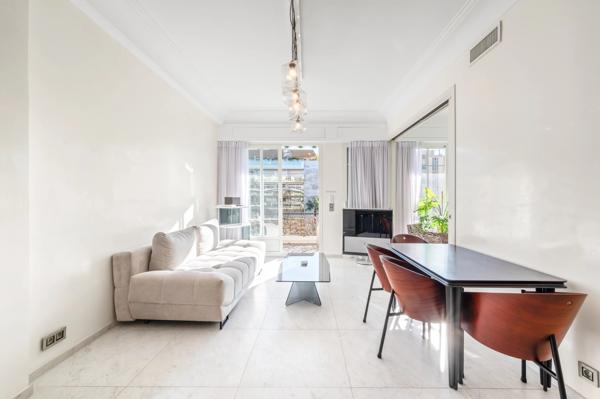 Appartement lumineux, plein centre