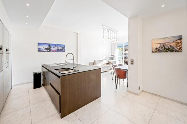 Appartement lumineux, plein centre