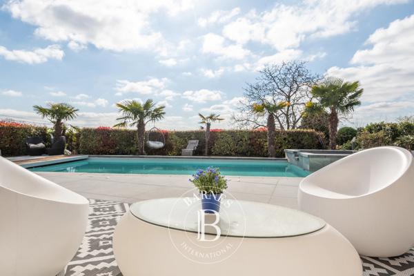 Saint-Genis-Laval, Maison 5 Chambres -  270 m² à vendre
