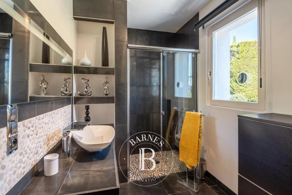 Saint-Genis-Laval, Maison 5 Chambres -  270 m² à vendre