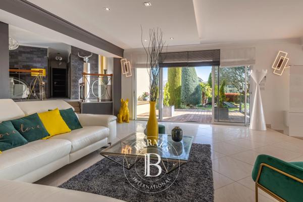 Saint-Genis-Laval, Maison 5 Chambres -  270 m² à vendre