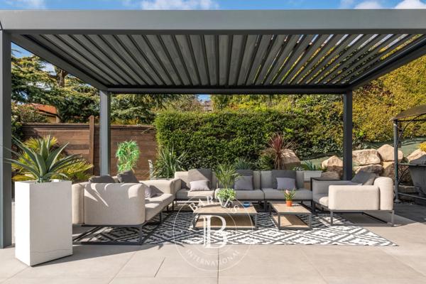 Saint-Genis-Laval, Maison 5 Chambres -  270 m² à vendre