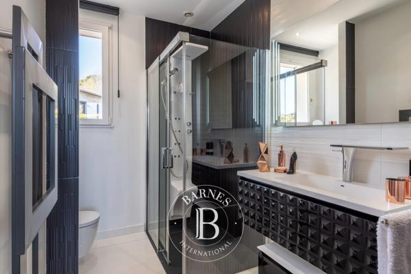 Saint-Genis-Laval, Maison 5 Chambres -  270 m² à vendre