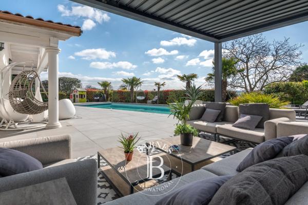 Saint-Genis-Laval, Maison 5 Chambres -  270 m² à vendre