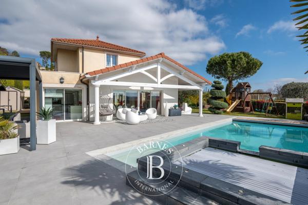 Saint-Genis-Laval, Maison 5 Chambres -  270 m² à vendre
