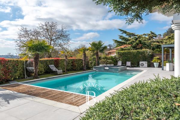 Saint-Genis-Laval, Maison 5 Chambres -  270 m² à vendre