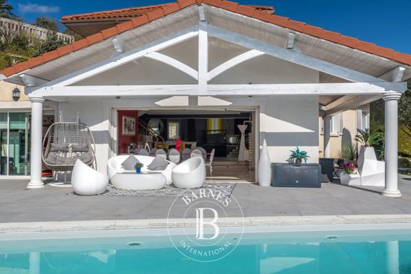 Saint-Genis-Laval, Maison 5 Chambres -  270 m² à vendre