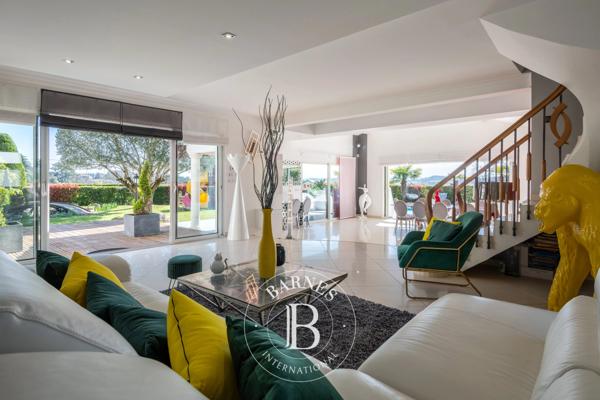 Saint-Genis-Laval, Maison 5 Chambres -  270 m² à vendre