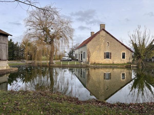 Maison ancienne Beaumont-sur-Sarthe 270 m²