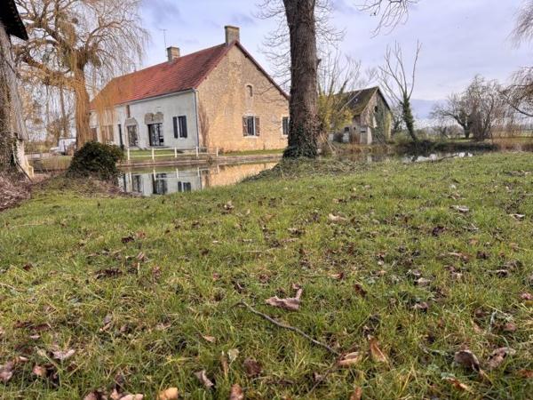 Maison ancienne Beaumont-sur-Sarthe 270 m²