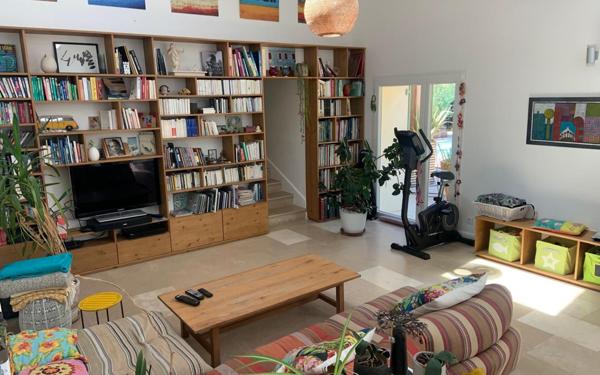 Maison à vendre    8 pièces •  Créon