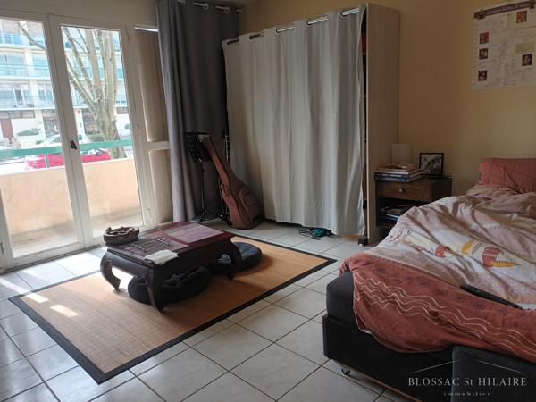 POITIERS PROCHE GIBAUDERIE: studio de 37.92 m² avec parking