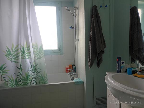 POITIERS PROCHE GIBAUDERIE: studio de 37.92 m² avec parking