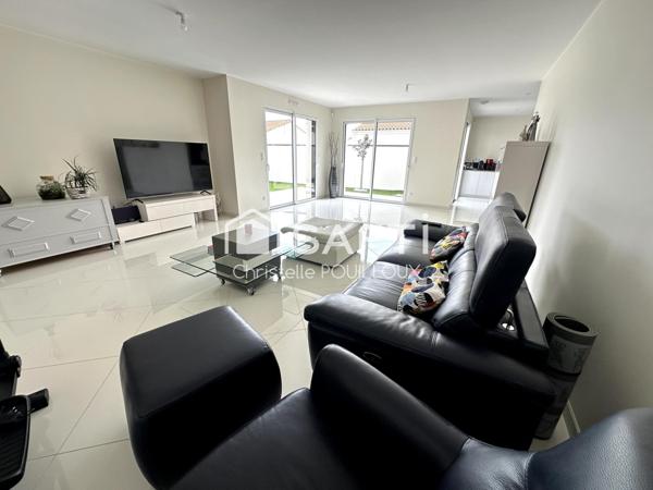 Maison neuve, 4 chambres, 2 SDB, garage isolé