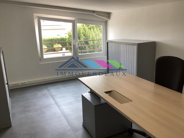 A LOUER CHANTEHEUX - Local - 275 m²