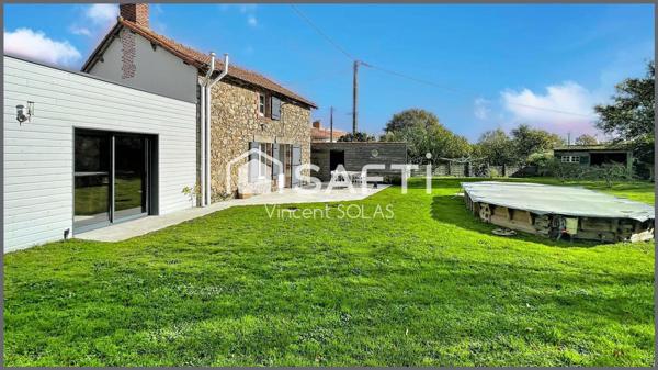 Maison en Pierre Rénovée de 210 m² sur 937 m² - 6 Chambres - 3 SDE - 3 WC - Piscine