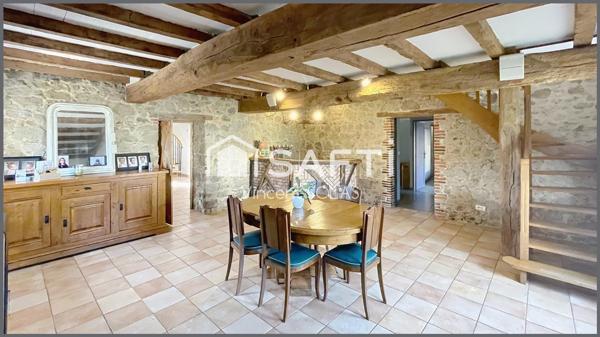 Maison en Pierre Rénovée de 210 m² sur 937 m² - 6 Chambres - 3 SDE - 3 WC - Piscine