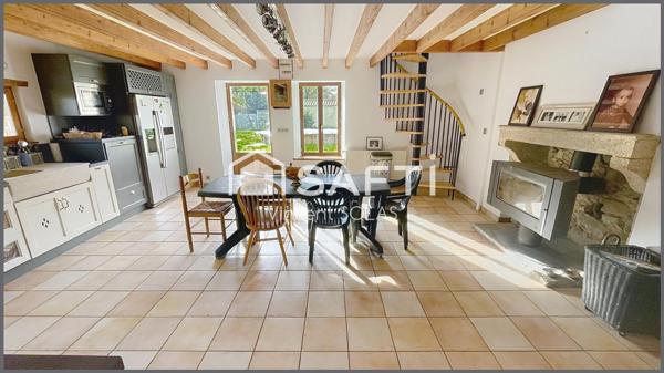 Maison en Pierre Rénovée de 210 m² sur 937 m² - 6 Chambres - 3 SDE - 3 WC - Piscine