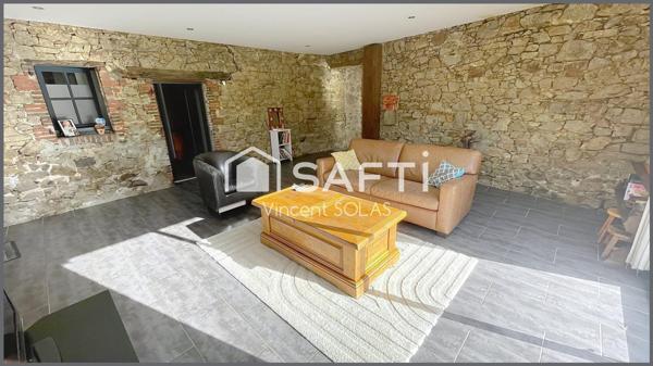 Maison en Pierre Rénovée de 210 m² sur 937 m² - 6 Chambres - 3 SDE - 3 WC - Piscine