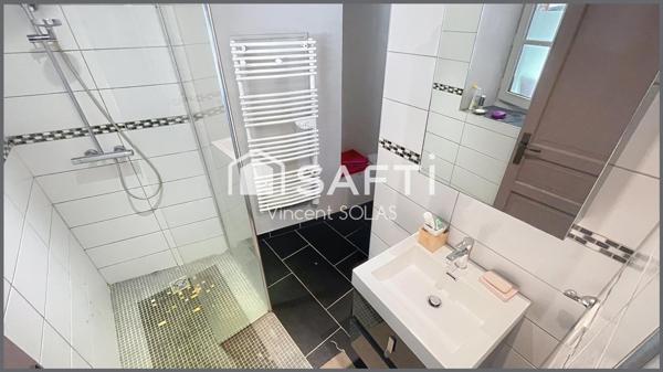 Maison en Pierre Rénovée de 210 m² sur 937 m² - 6 Chambres - 3 SDE - 3 WC - Piscine