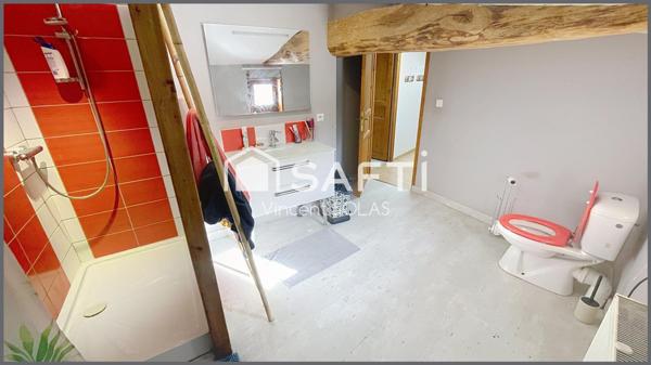 Maison en Pierre Rénovée de 210 m² sur 937 m² - 6 Chambres - 3 SDE - 3 WC - Piscine