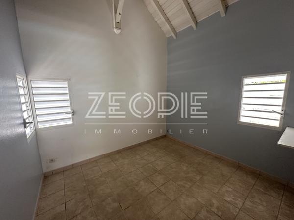 Saint-François (97118) Villa 3 chambres de 110m² environ sur un terrain de 750m² avec piscine