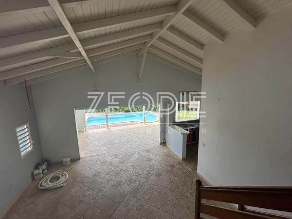 Saint-François (97118) Villa 3 chambres de 110m² environ sur un terrain de 750m² avec piscine