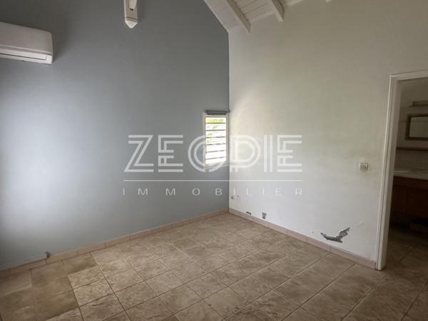 Saint-François (97118) Villa 3 chambres de 110m² environ sur un terrain de 750m² avec piscine