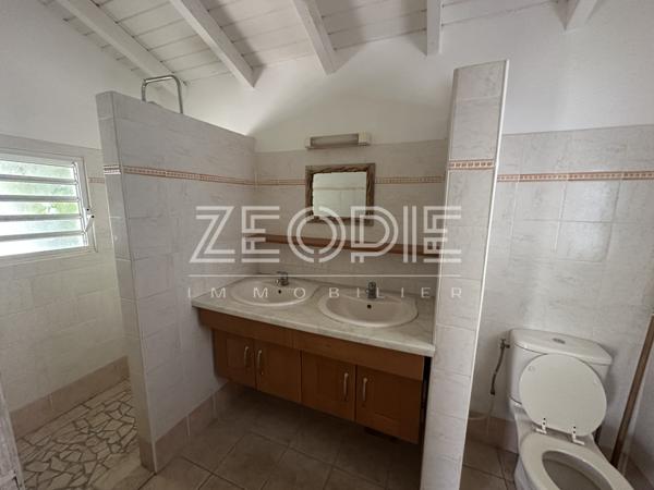 Saint-François (97118) Villa 3 chambres de 110m² environ sur un terrain de 750m² avec piscine