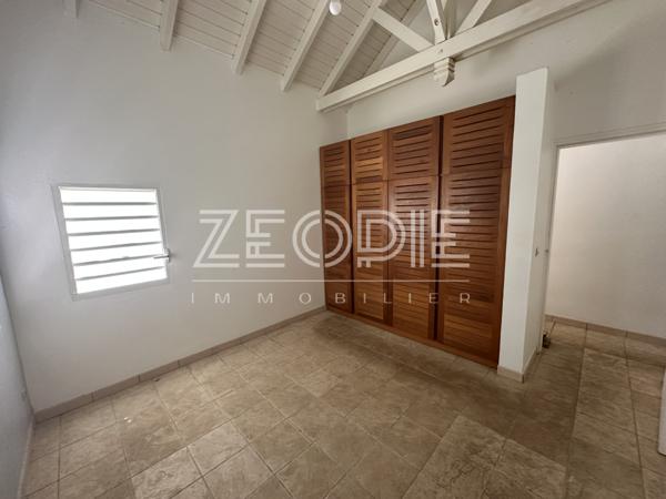 Saint-François (97118) Villa 3 chambres de 110m² environ sur un terrain de 750m² avec piscine