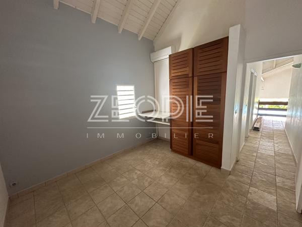 Saint-François (97118) Villa 3 chambres de 110m² environ sur un terrain de 750m² avec piscine