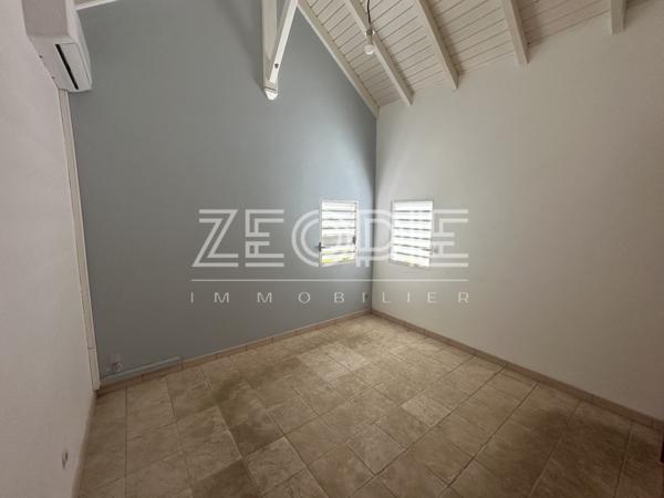 Saint-François (97118) Villa 3 chambres de 110m² environ sur un terrain de 750m² avec piscine