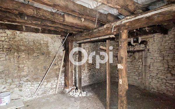 Maison à louer    6 pièces •  Château-l'Évêque