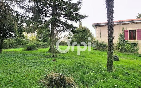 Maison à louer    6 pièces •  Château-l'Évêque