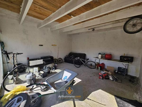 Vente                                                      Maison
                        
                     3 pièces                      94 m2                     à Courçon
