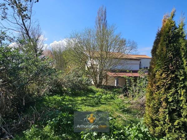 Vente                                                      Maison
                        
                     3 pièces                      94 m2                     à Courçon