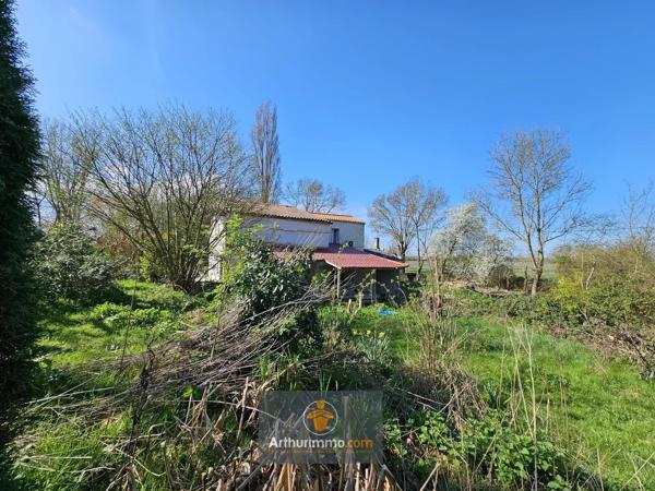Vente                                                      Maison
                        
                     3 pièces                      94 m2                     à Courçon