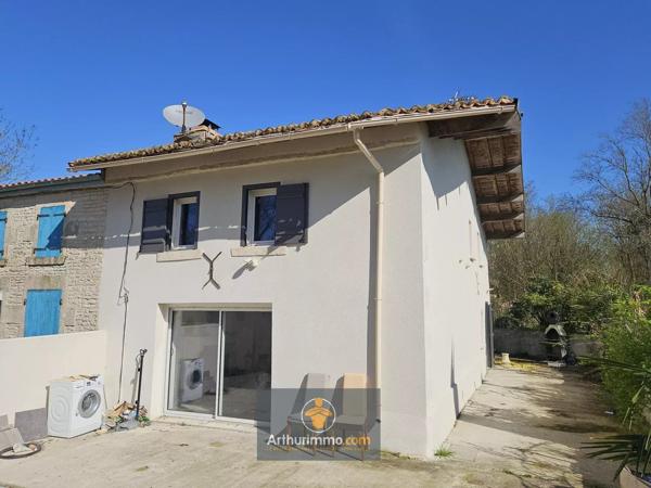 Vente                                                      Maison
                        
                     3 pièces                      94 m2                     à Courçon