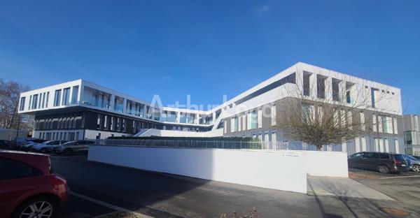 Bureaux à louer à Villeneuve-d'Ascq avec amphithéâtre et cafétéria