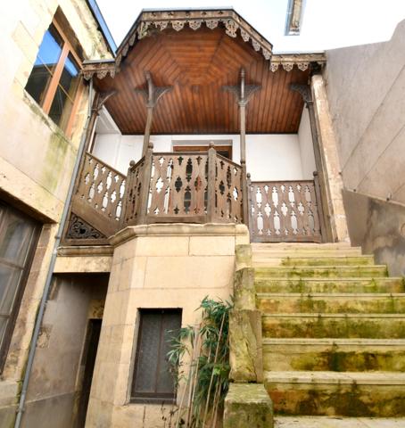Immeuble à vendre NEVERS (58) La prestigieuse Maison du Prieur au coeur historique de NEVERS Inscrit MH à réabiliter.