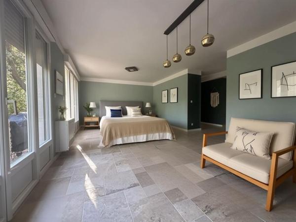 Bastide rénovée dans domaine privé avec piscine et tennis