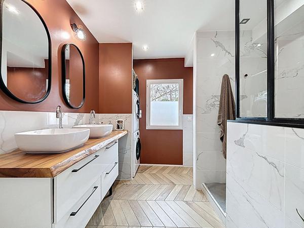 QUARTIER PAUL BERT - TOURS - Maison rénovée 5 pièces 68 m2 avec 2 chambres, jardinet et terrasse