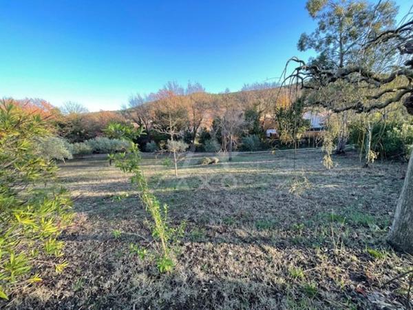 TERRAIN A BATIR DE 594M² A VIABILISER