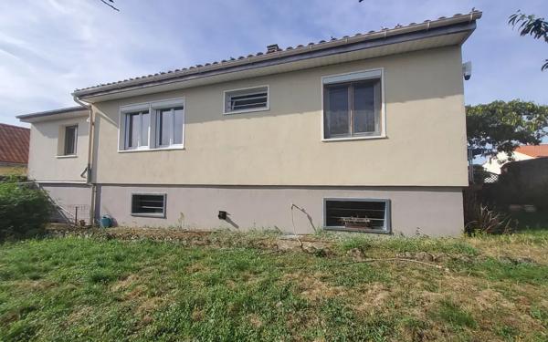 MAISON 4 CHAMBRES - NUEIL-SUR-LAYON