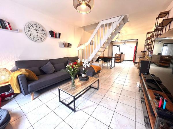 Maison mitoyenne 3 ch 1 bureau avec jardin et dépendance