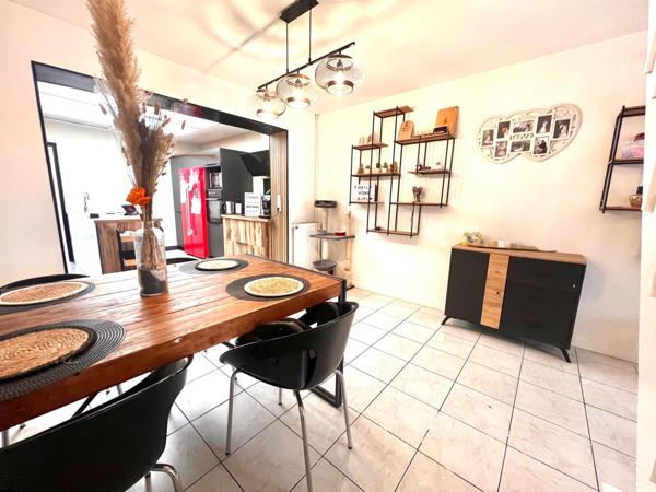 Maison mitoyenne 3 ch 1 bureau avec jardin et dépendance