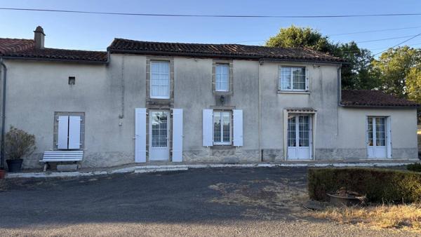 Maison de campagne avec dépendances