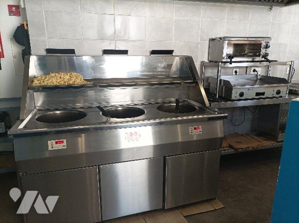 FONDS DE COMMERCE DE FRITERIE. EMPLACEMENT DE 1ER ORDRE !!!
Ideal pour couple, affaire à développer.